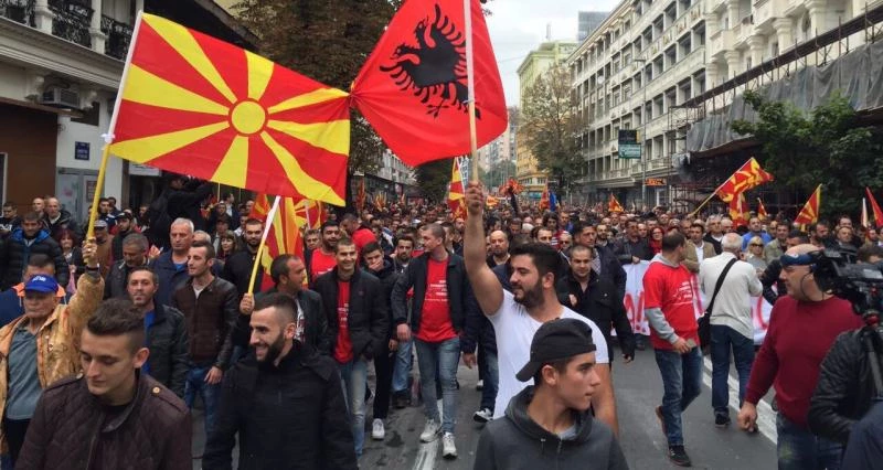 Ανω κάτω τα Σκόπια: Οι Αλβανοί στέλνουν τελεσίγραφο στον Ζάεφ: «Δώσε μας δικαιώματα, αλλιώς θα ανακηρύξουμε αυτονομία!»